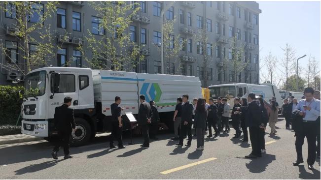 With one hundred representatives of the country visited, and municipal party secretary frequently praised, what did Seazon Motor do right?