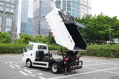4.5T Hydraulic Lifter Garbage Truck