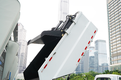 4.5T Hydraulic Lifter Garbage Truck