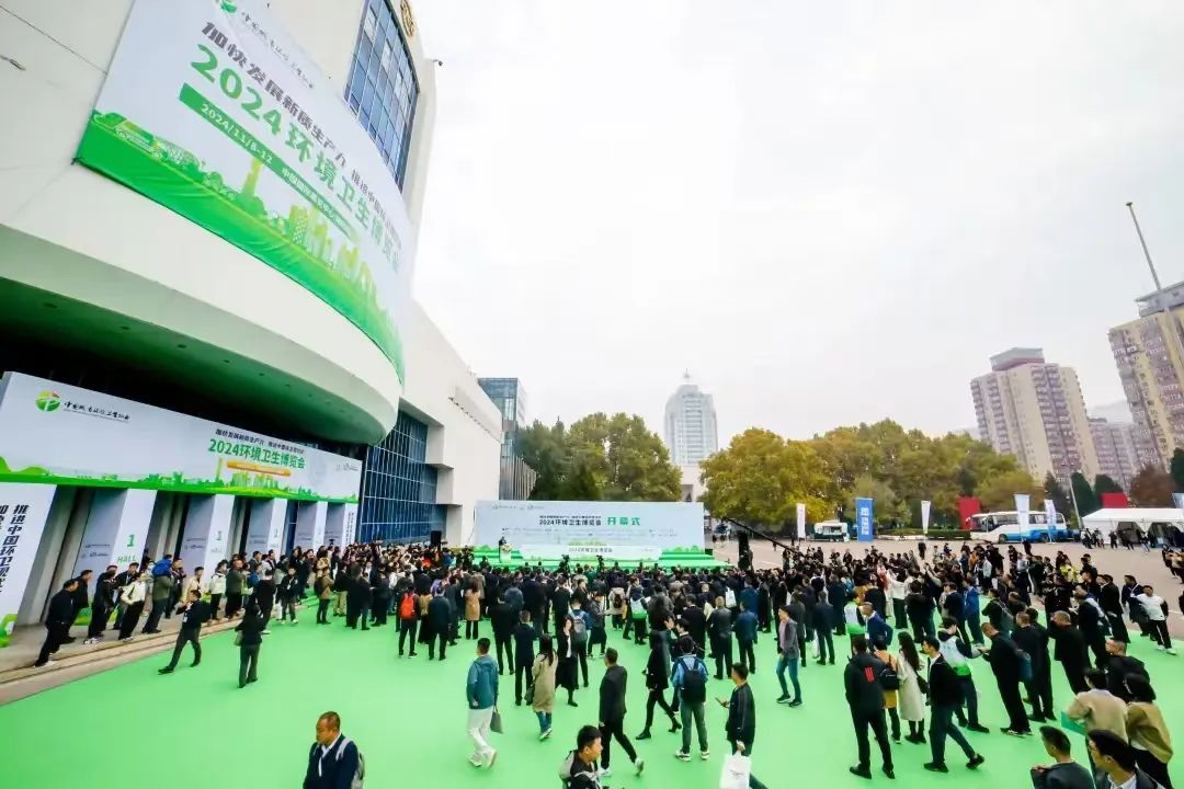 革新环卫行业，犀重汽车双子星闪耀2024中国环卫博览会！