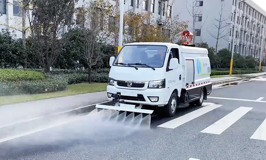 4.5T路面养护车