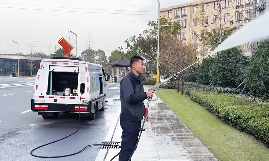 4.5T路面养护车