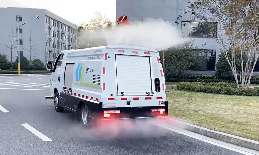 4.5T路面养护车