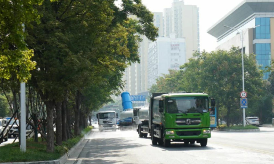 携手战高温，夏日送清凉：犀重汽车赞助河南南阳“夏日关爱送清凉，情系市政环卫人”公益活动